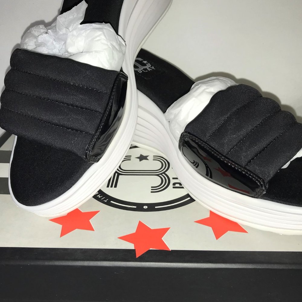 Sandals - Picture 4 of 5